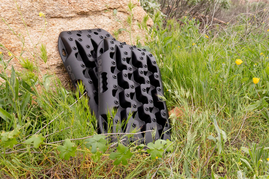 DV8 Offroad Xtract Mini Traction Board Pair - Black