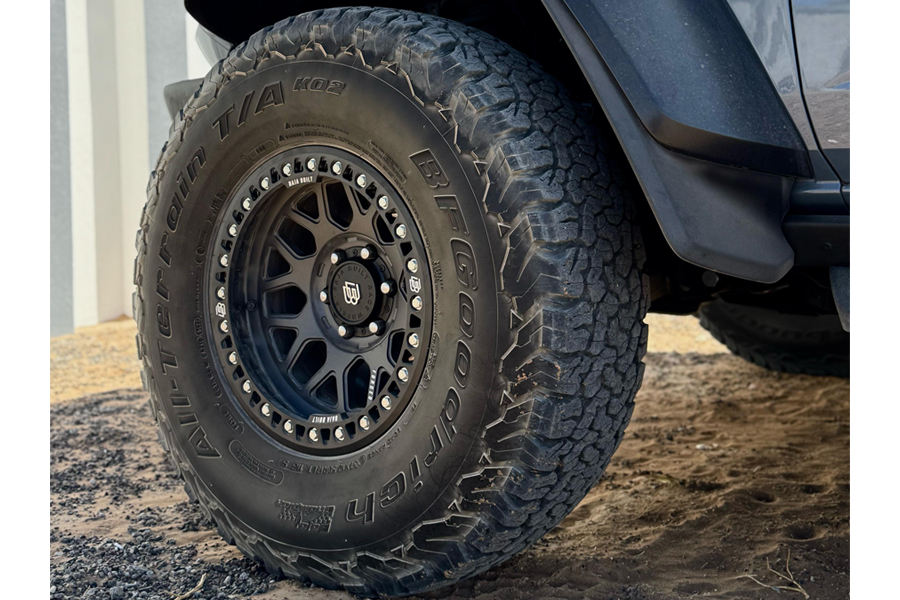 Baja Built Lite Brite OUTLAW Cast Beadlock Wheel, 17x9 5x5 -38mm - Black - JT/JL/JK