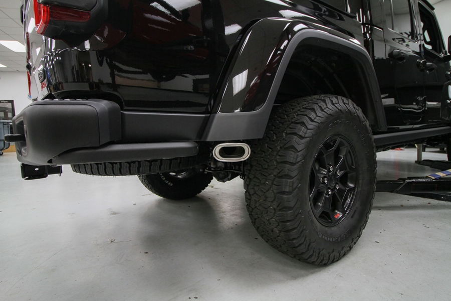 Hooker Blackheart 2.5in Dual Axle-Back Exhaust System - JT 3.6L