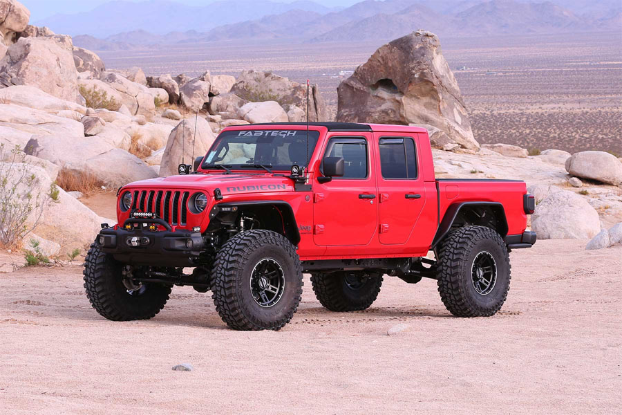 FabTech 5in Crawler Lift Kit w/ Front RESI Coilovers and Rear Shocks - JT 