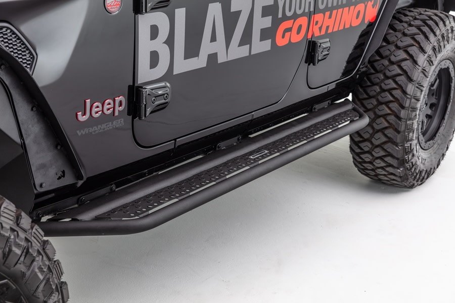 Jeep JL 4Dr Go Rhino Dominator Extreme D6 Side Steps Black - Jeep