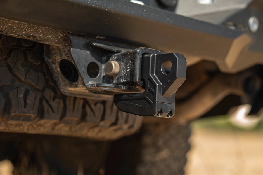 DV8 Offroad Xtract Hitch Skid Plate - Black