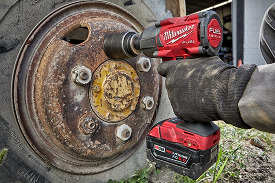 Milwaukee Tool M18 Fuel 12 Mid-Torque Impact Wrench With Friction Ring Kit