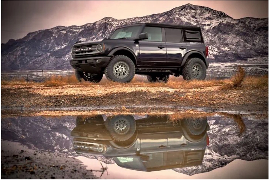 ReadyLift Suspension 2in Front / 2.5in Rear SST Lift Kit for High Payload Conditions - Bronco 2021+