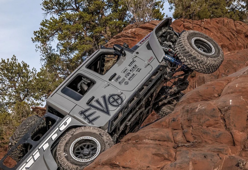 Evo Manufacturing Rock Slider Set w/ Rock Lights and Step Plates, Bolt On - JT