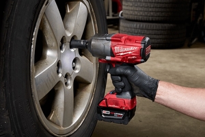 Milwaukee Tool M18 FUEL with One-Key High Torque Impact Wrench 1/2in Friction Ring Kit