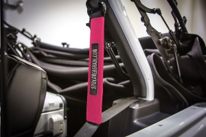 Spiderwebshade SeatBelt Silencers Pink - JL 4Dr