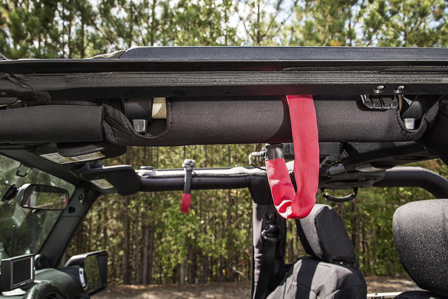 Ruged Ridge 5/16-Inch Rope Shackle and Grab Handle 