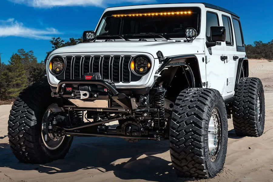 EVO Manufacturing 4.5in Enforcer Stage 3 Lift Kit w/ Comp Adjuster Shocks - JL 