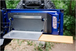 Outback Adventures Trailgater w/ Bamboo Cutting Board - Black  - JL 