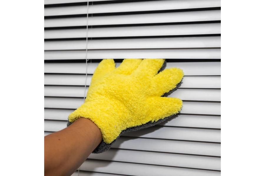 Chemical Guys The Stranger Helpful Handy Mitt