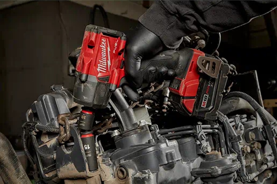 Milwaukee Tool 14Pc Shockwave Impact Duty 3/8in Drive Metric Deep 6 Point Socket Set