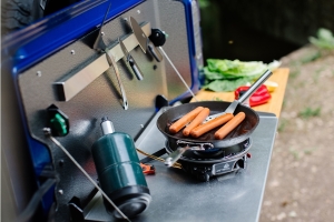 Outback Adventures Trailgater w/ Bamboo Cutting Board - Black  - JL 