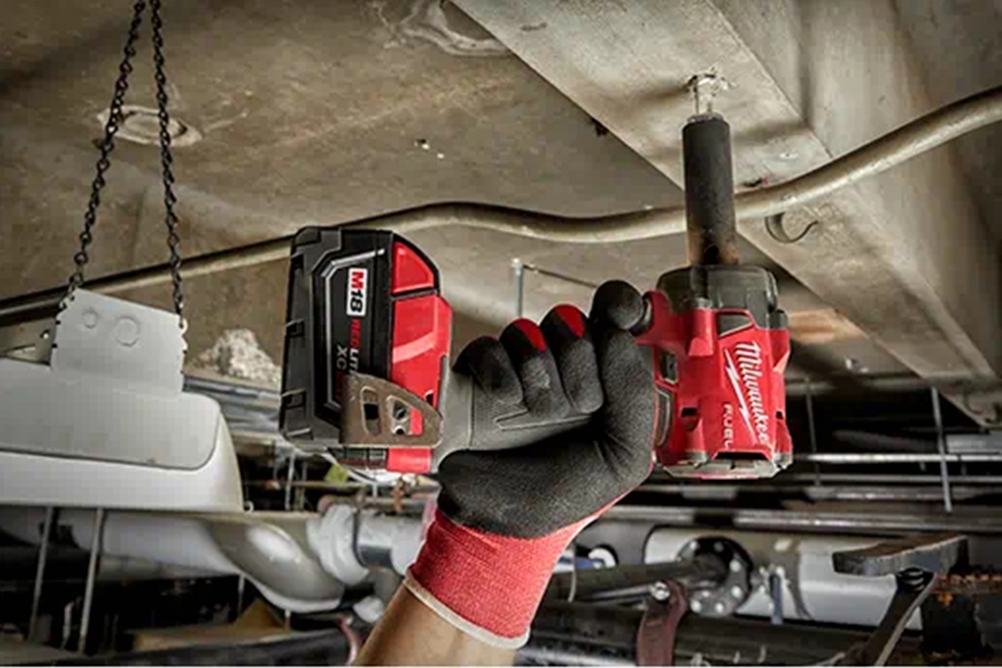 Milwaukee Tool M18 FUEL 1/2in Compact Impact Wrench w/ Friction Ring Kit
