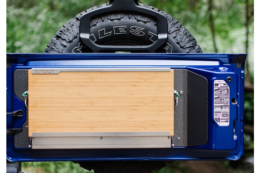 Outback Adventures Trailgater w/ Bamboo Cutting Board - Black  - JL 