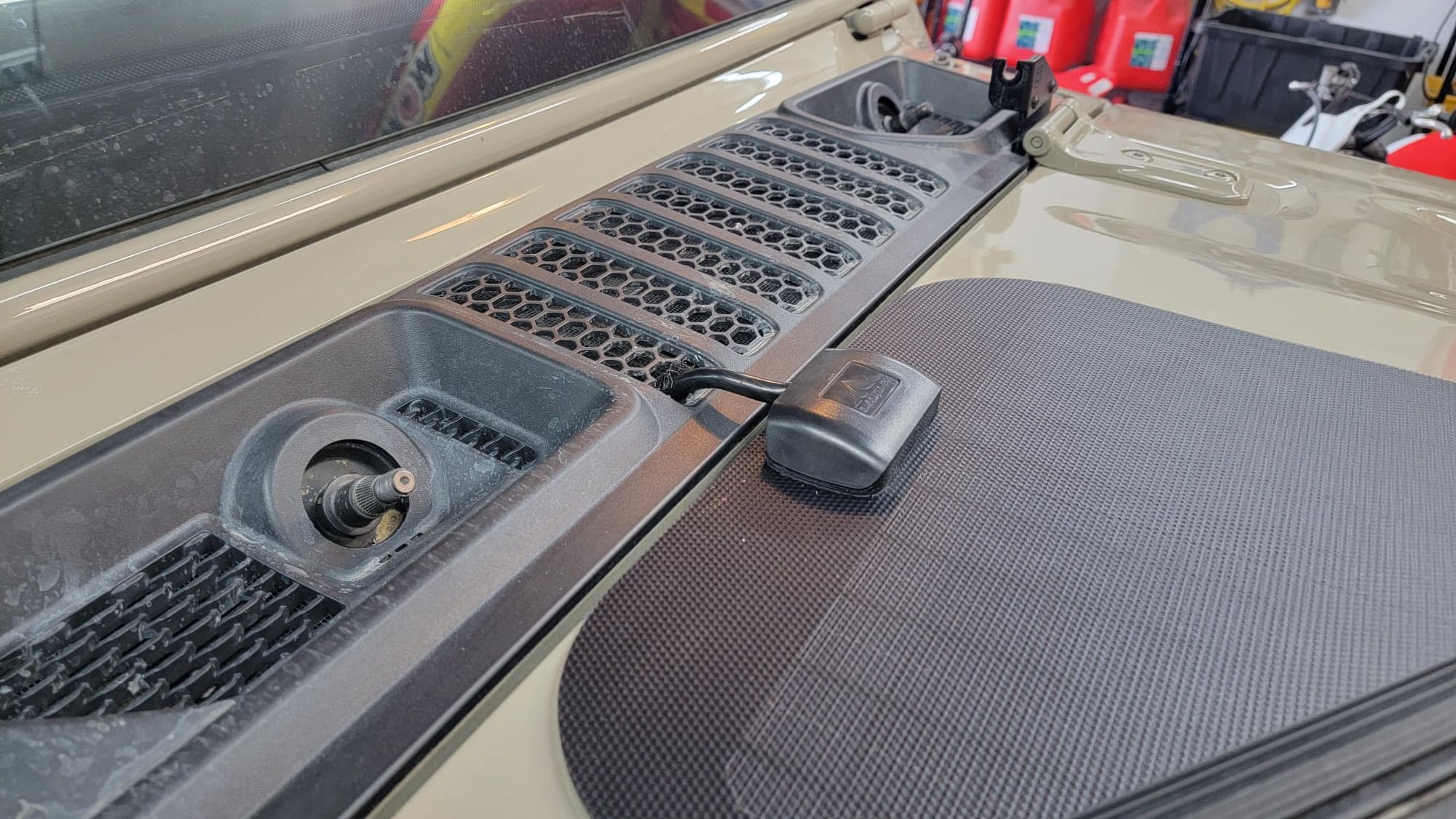 User Media for: Cascadia 4x4 VSS Hood Solar Panel System - JT/JL Rubicon Only