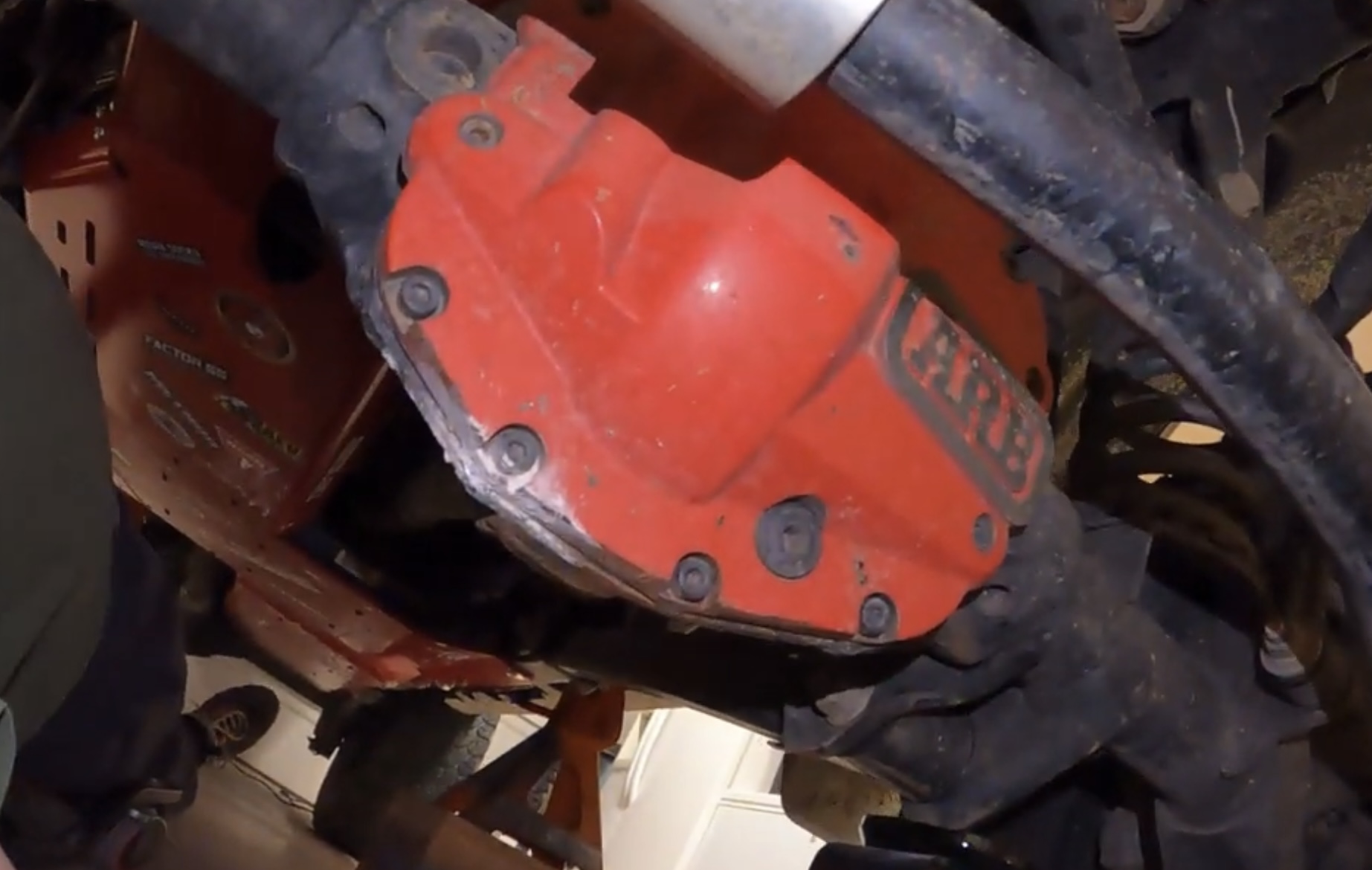 User Media for: ARB Front Dana 44 M210 Diff Cover - Red - JT/JL 