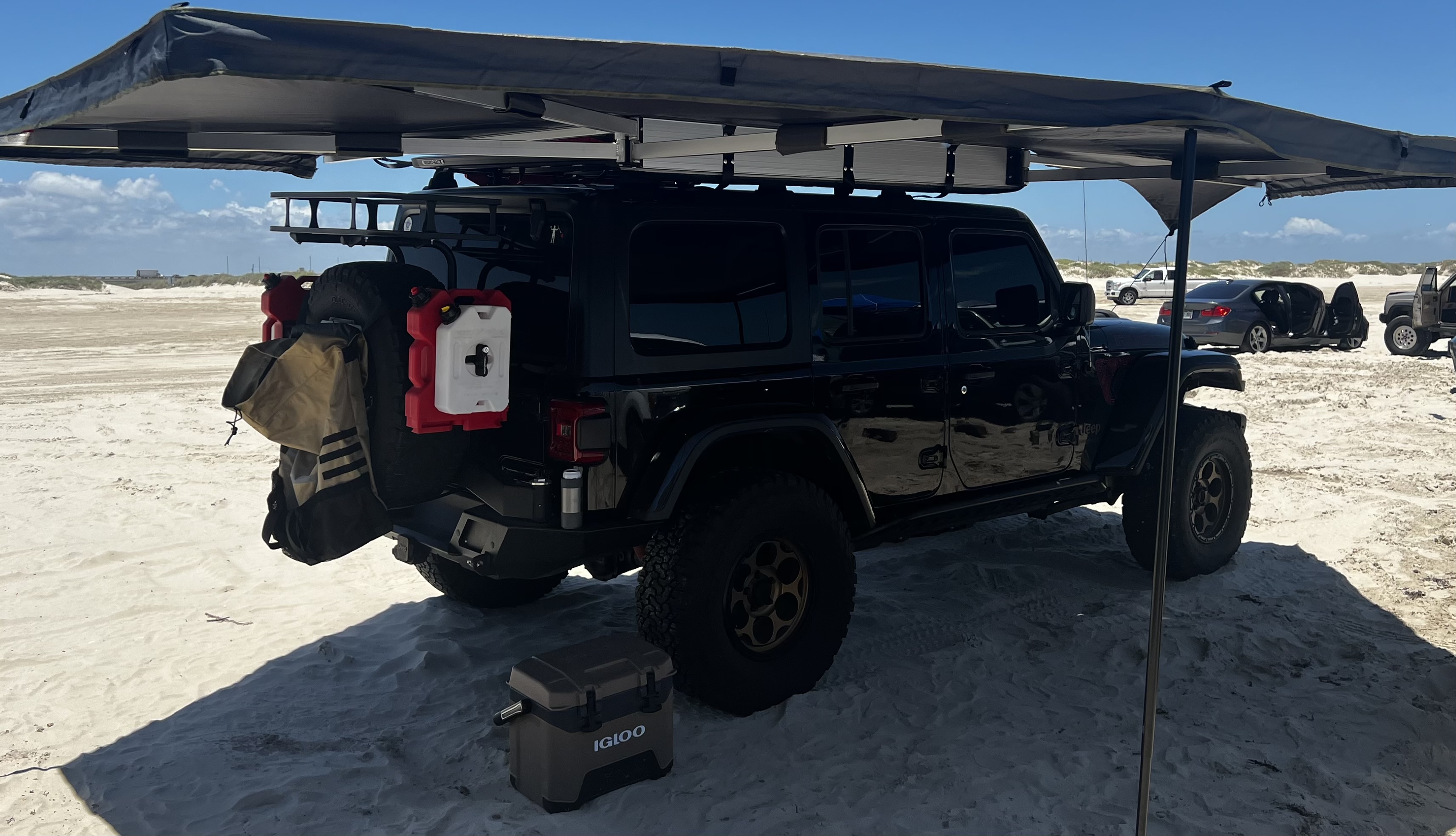 User Media for: Overland Vehicle Systems Nomadic 270-Degree Awning, Dark Gray w/Black Transit Cover, Passenger Side