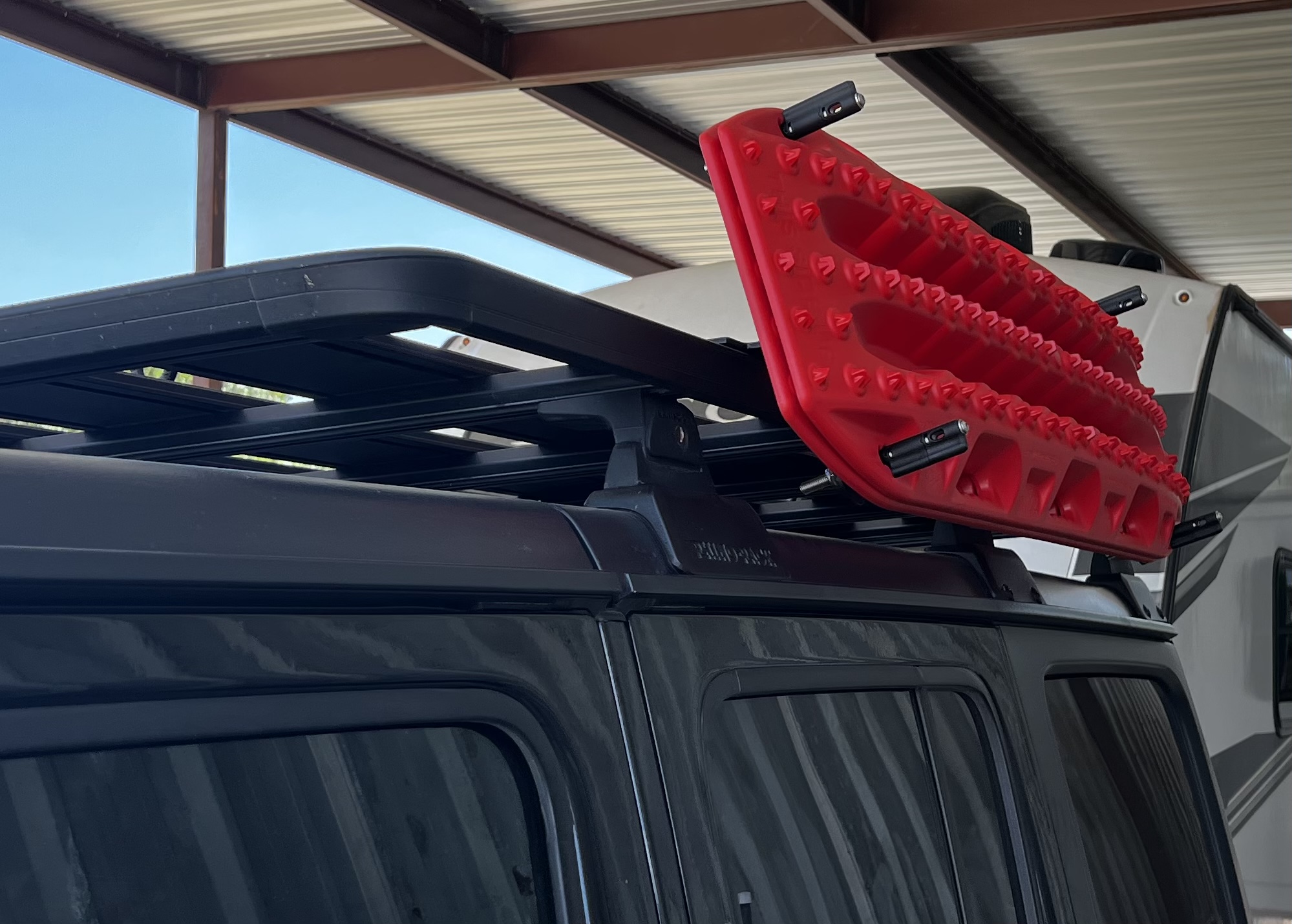 User Media for: RHINO RACK Pioneer Maxtrax Side mount bracket