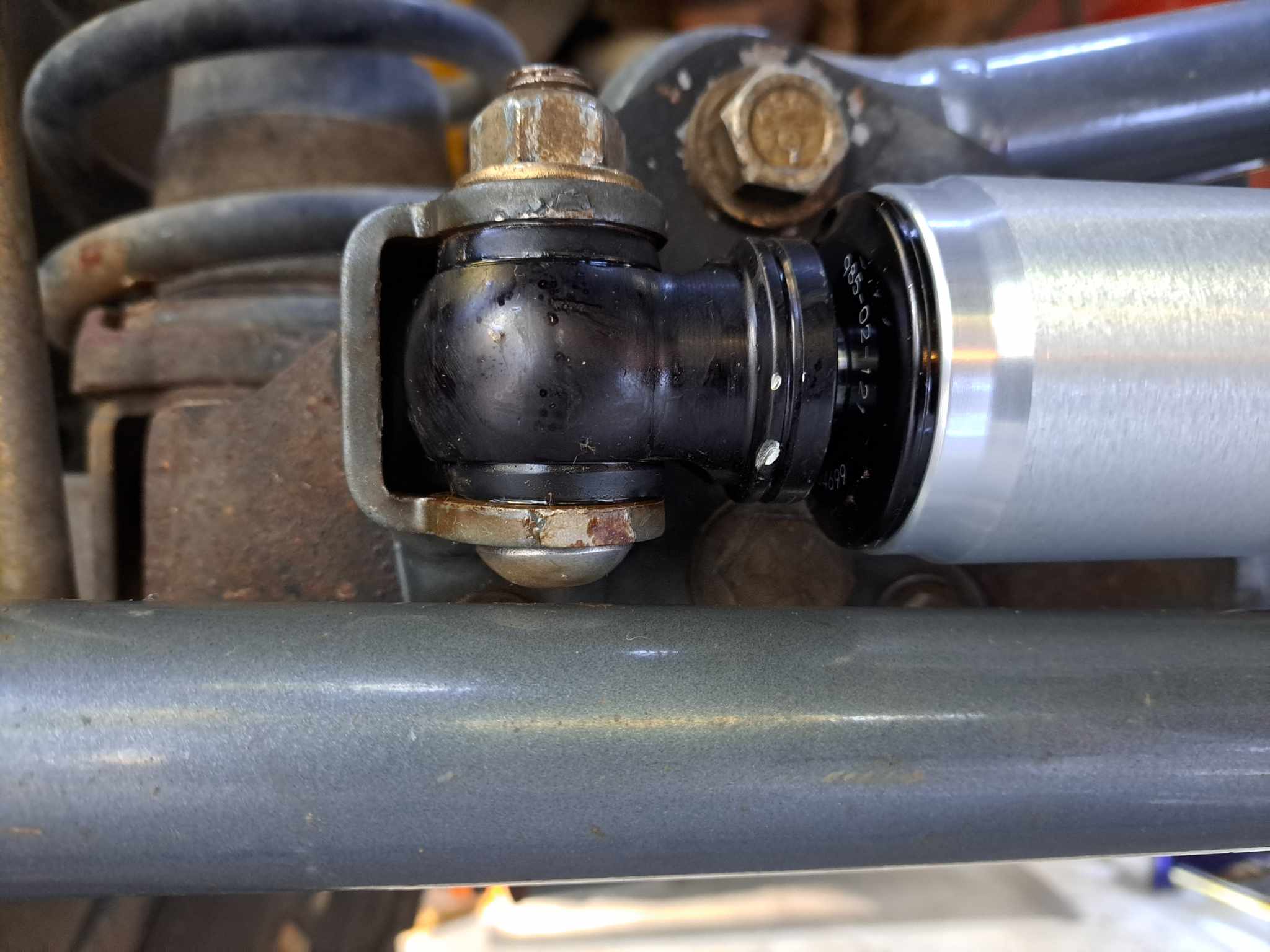 User Media for: Fox 2.0 TS Steering Stabilizer, Stock & 1 3/8in Tie Rod Clamp - JK