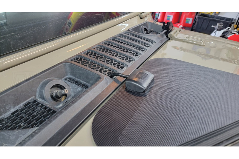 Cascadia 4x4 VSS Hood Solar Panel System (Part Number: CHF118CV) User Media for: Cascadia 4x4 VSS Hood Solar Panel System - JT/JL Rubicon Only