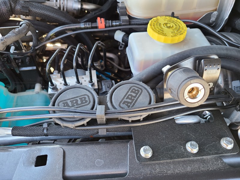 ARB 12V Twin Compressor (Part Number: CKMTA12) User Media for: ARB 12V Twin Compressor